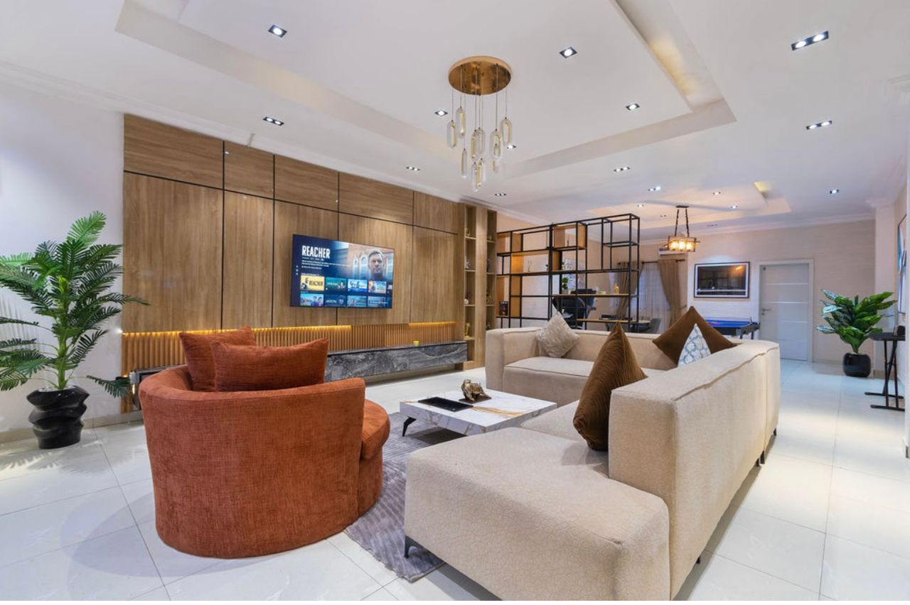 Modern Warmth & Sophisticated Comfort